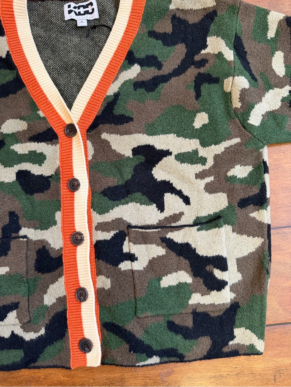 KBB by Kahlana Women’s Camo Cardigan Size Small
New with tags
Retail $50 - Picture 4 of 9